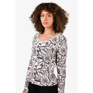 Pre-loved Chanel™ 2019 White/Black Paris-New York Graffiti Printed Top Size 34